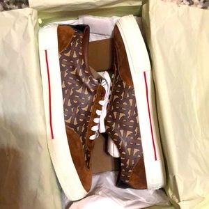 BRAND NEW!! Men’s Burberry low top trainer